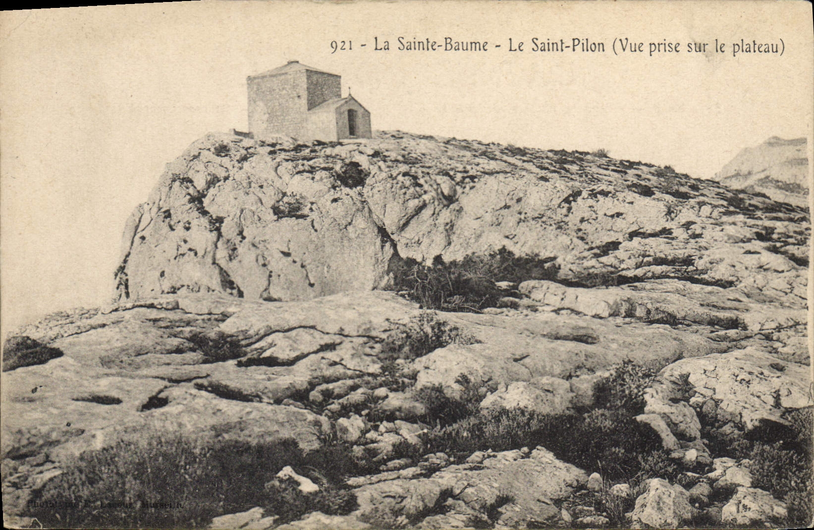 CPA La Sainte Baume Le Saint Pilon (Vue prise sur le plateau)
