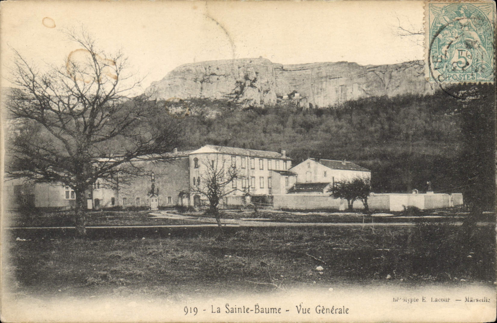 CPA La Sainte Baume Vue generale