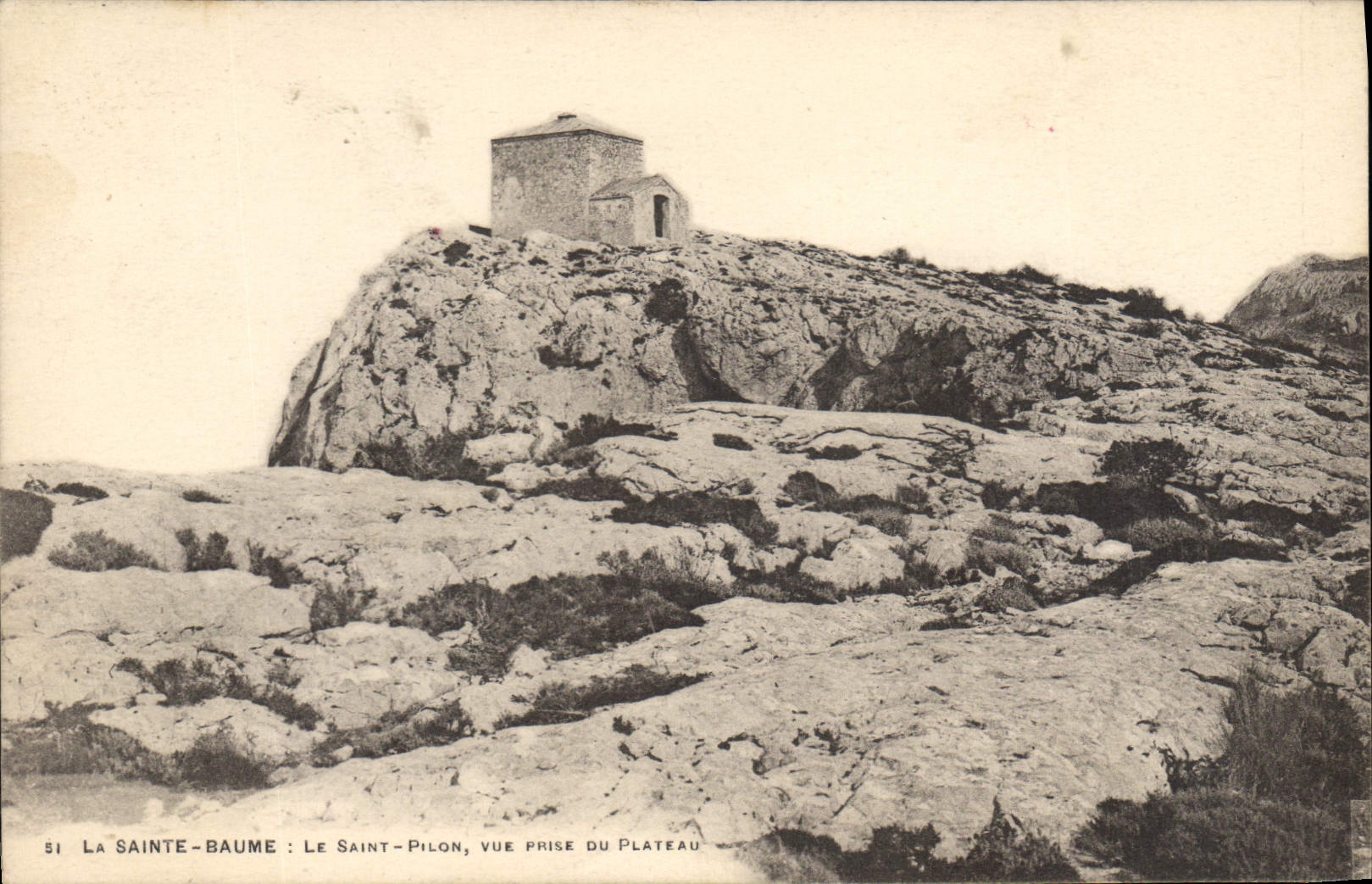 CPA La Sainte Baume Le Saint Pilon vue prise du Plateau