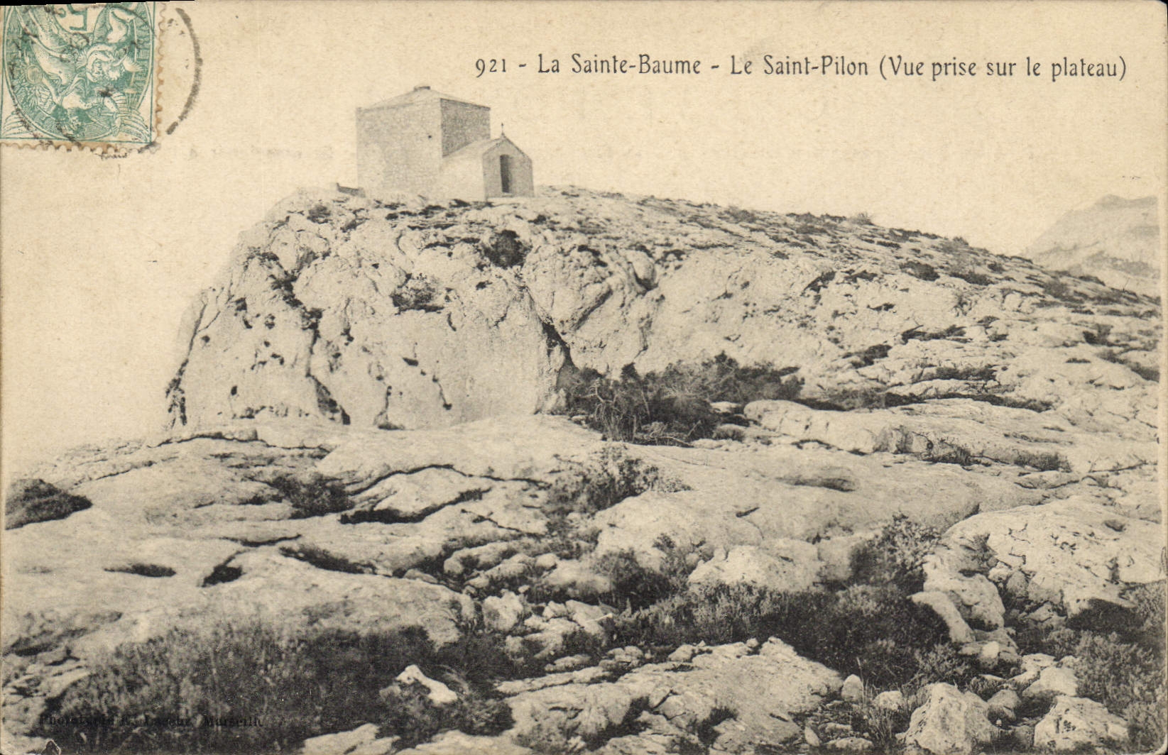 CPA La Sainte Baume Le Saint Pilon (Vue prise sur le plateau)