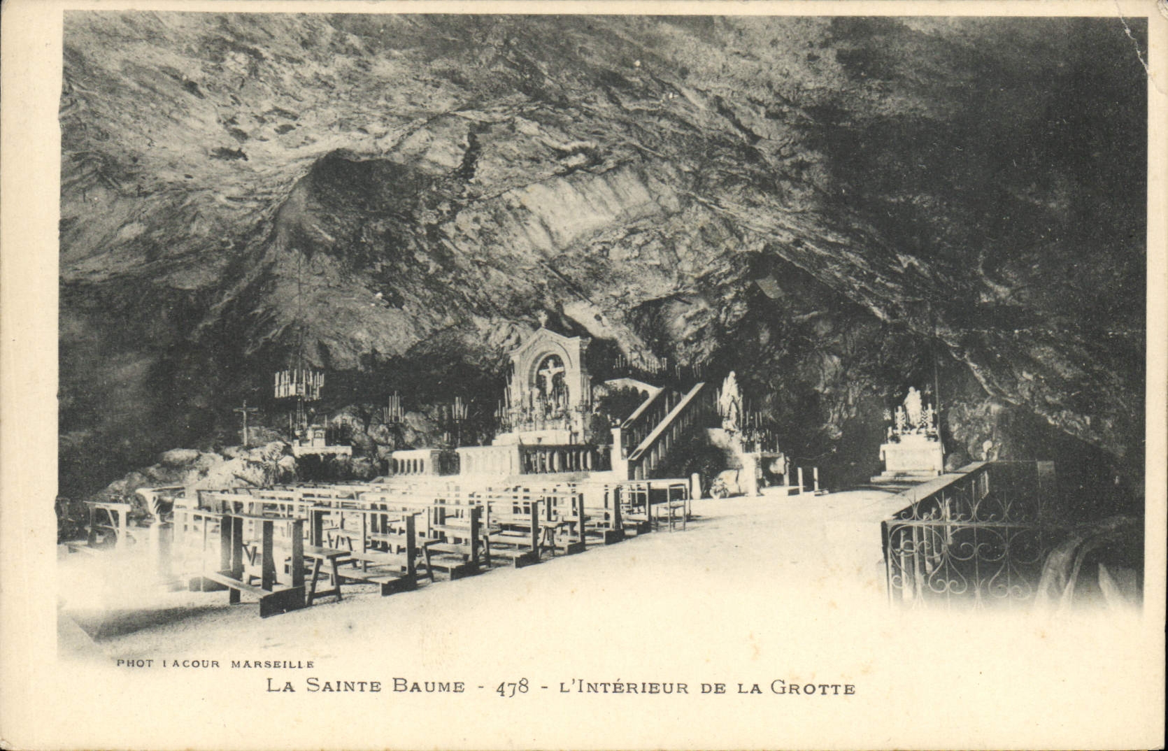CPA La Sainte Baume L'interieur de la Grotte