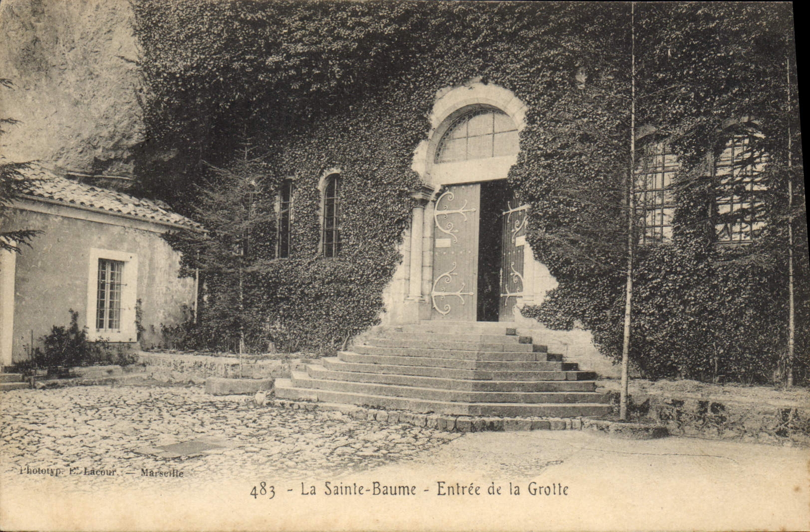 CPA La Sainte Baume Entree de la Grotte