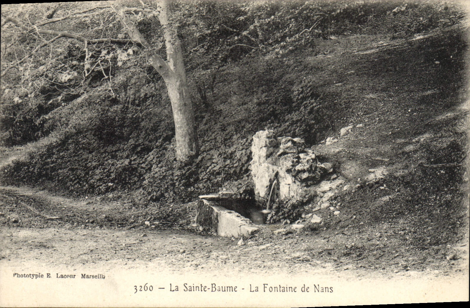 CPA La Sainte Baume La Fontaine de Nans