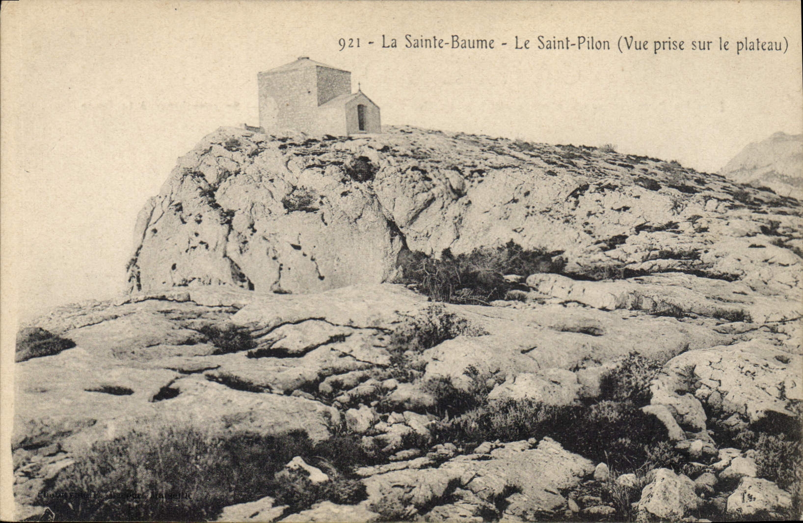 CPA La Sainte Baume Le Saint Pilon (Vue prise sur le plateau)