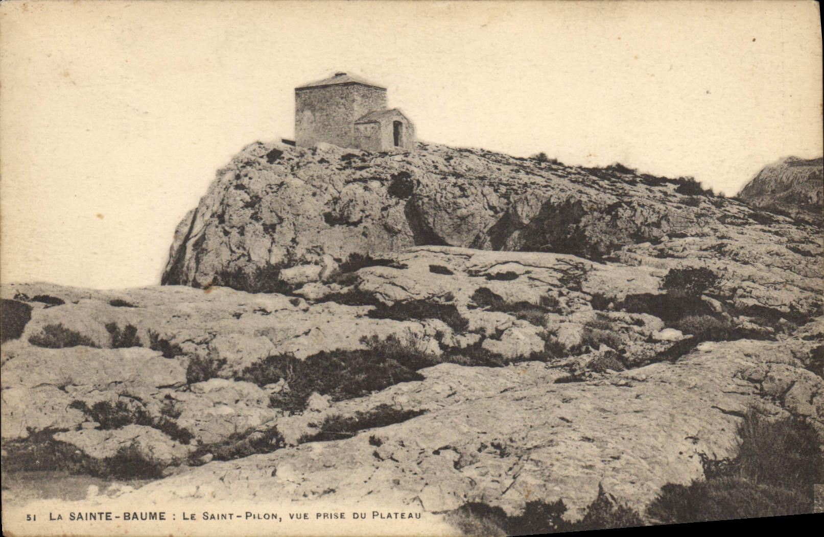 CPA La Sainte Baume Le Saint Pilon vue prise du Plateau