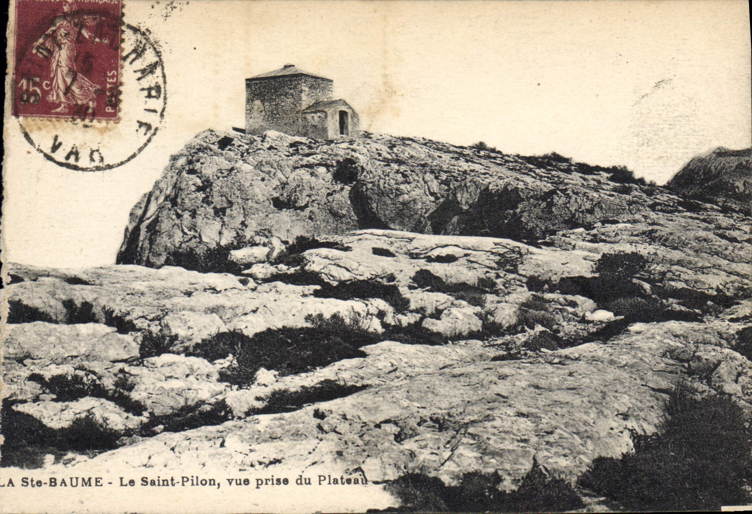 CPA La Sainte Baume Le Saint Pilon vue prise du Plateau