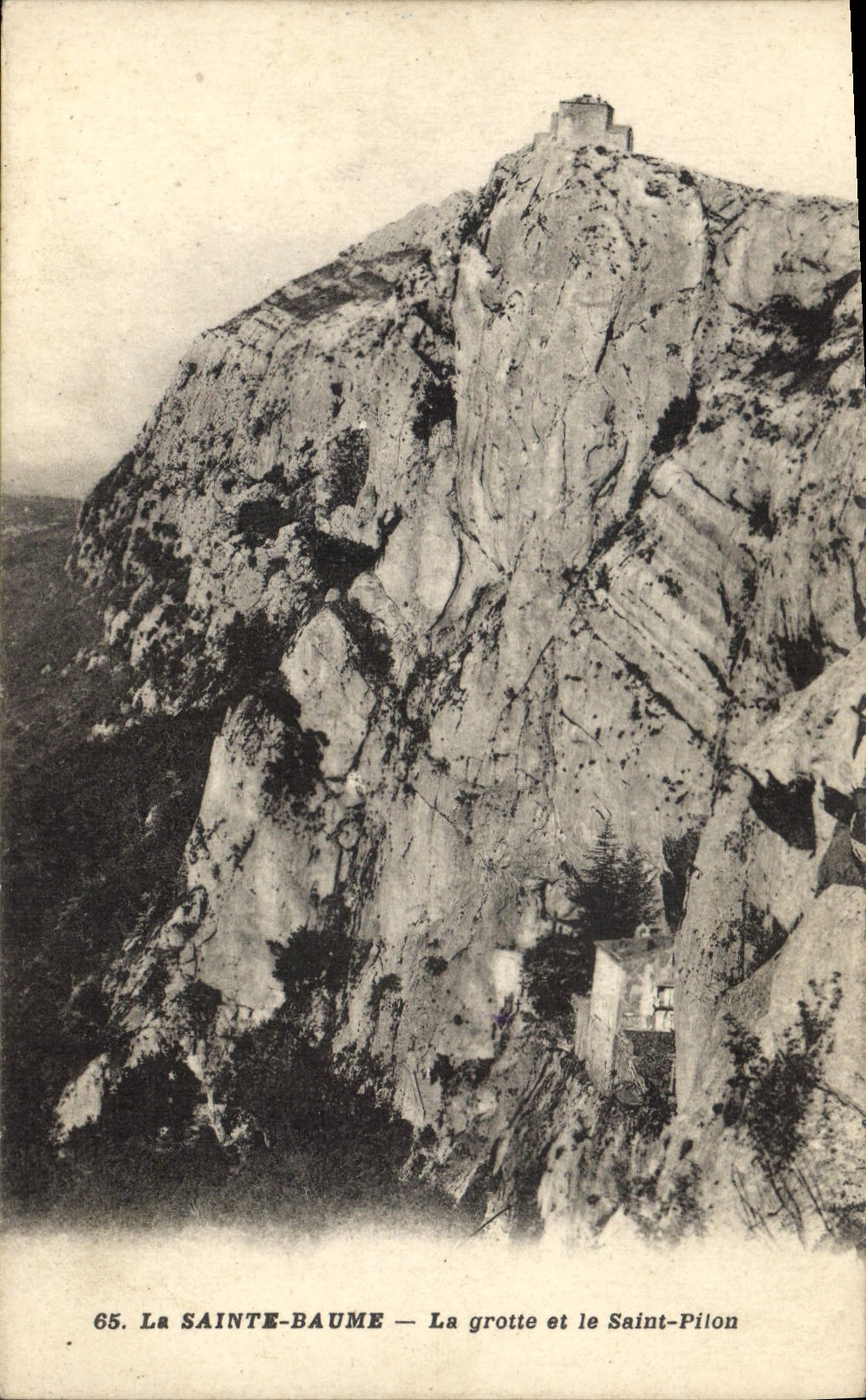CPA La Sainte Baume La grotte et le Saint Pilon