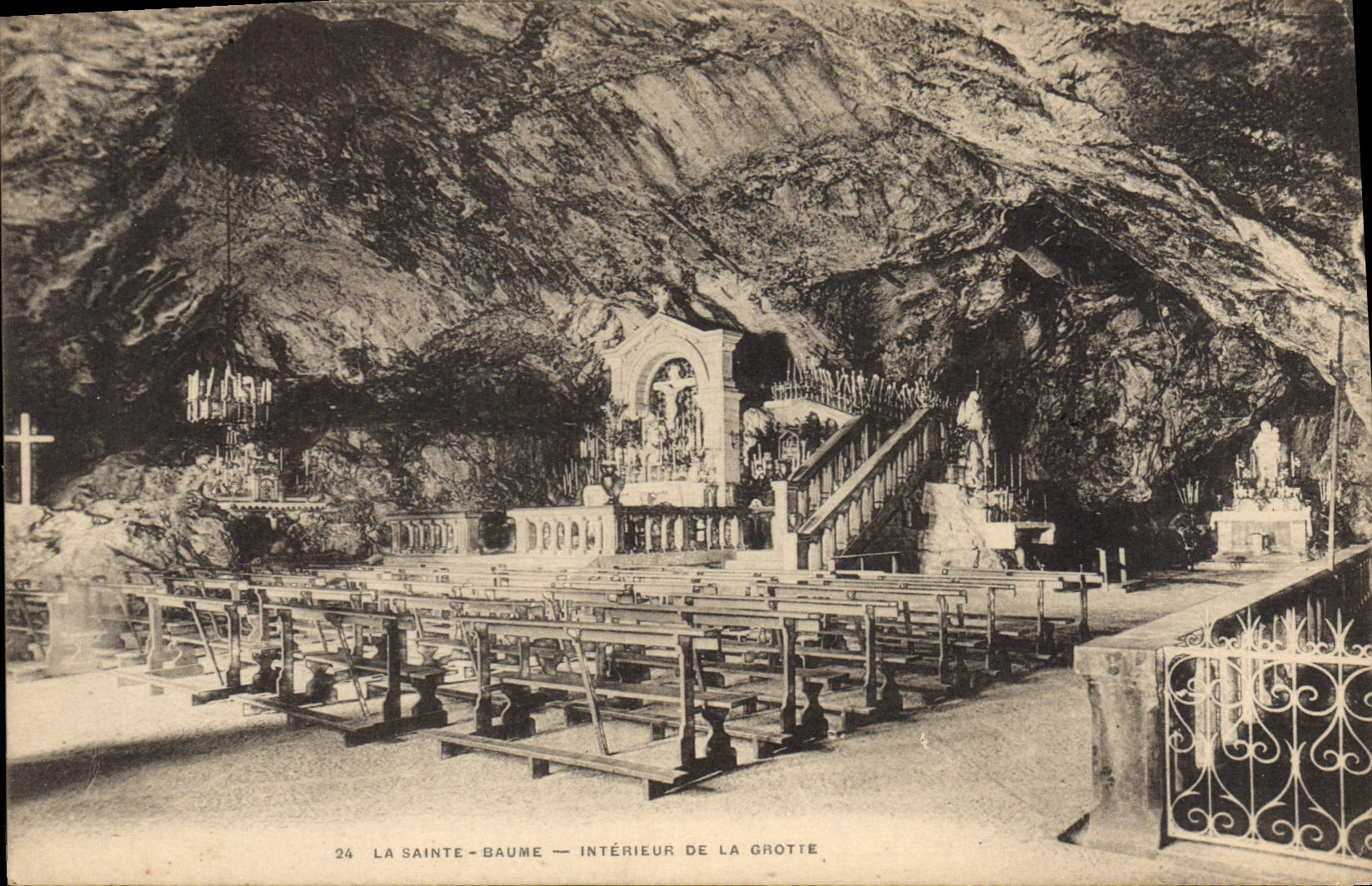 CPA La Sainte Baume Interieur de la Grotte
