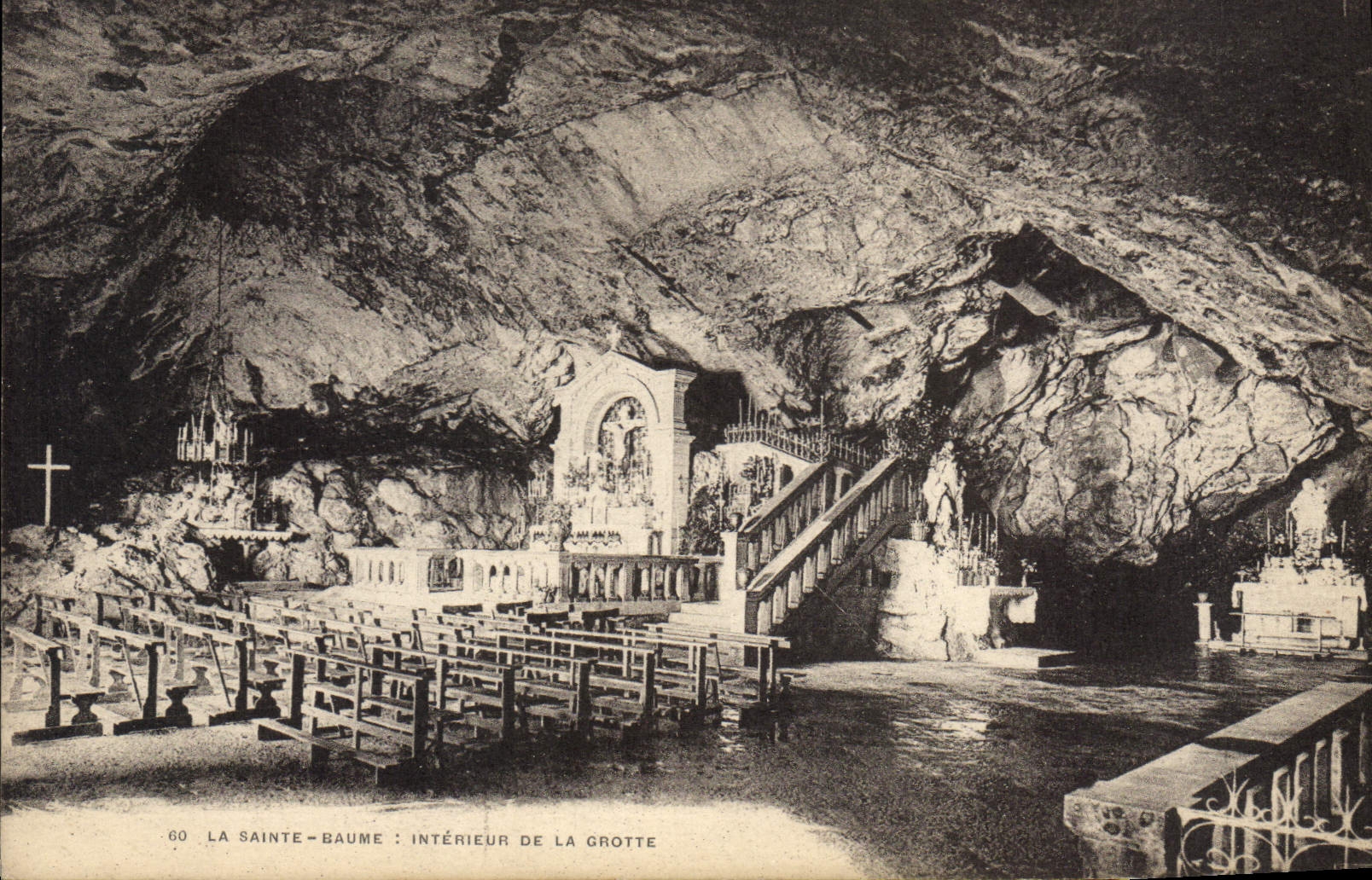 CPA La Sainte Baume Interieur de la Grotte