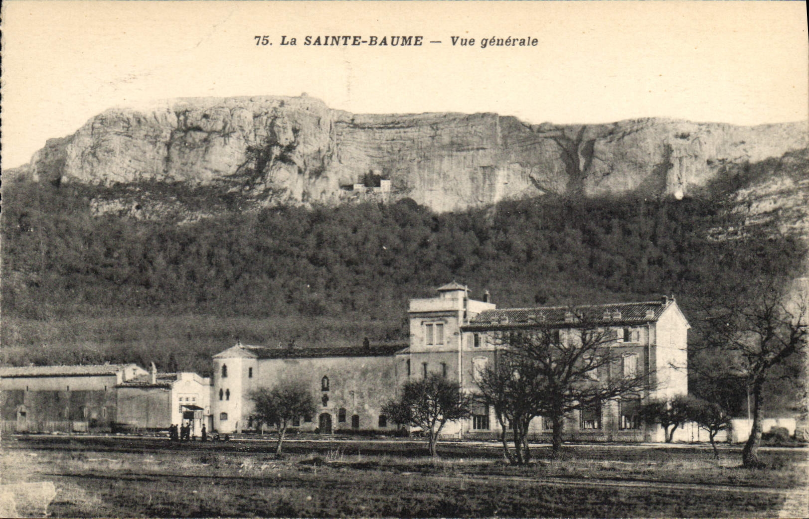 CPA La Sainte Baume Vue generale