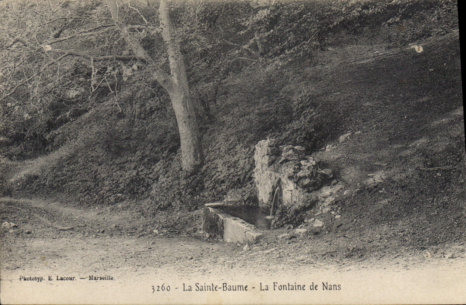 CPA La Sainte Baume La Fontaine de Nans