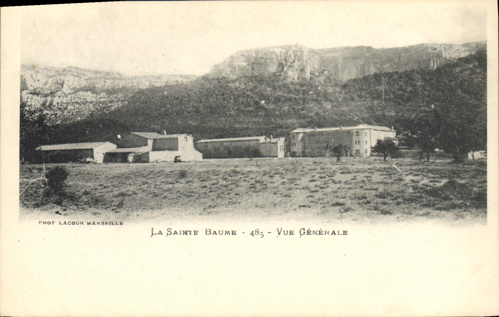 CPA La Sainte Baume Vue generale