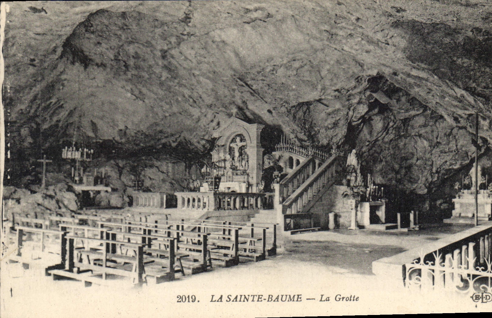 CPA La Sainte Baume La Grotte