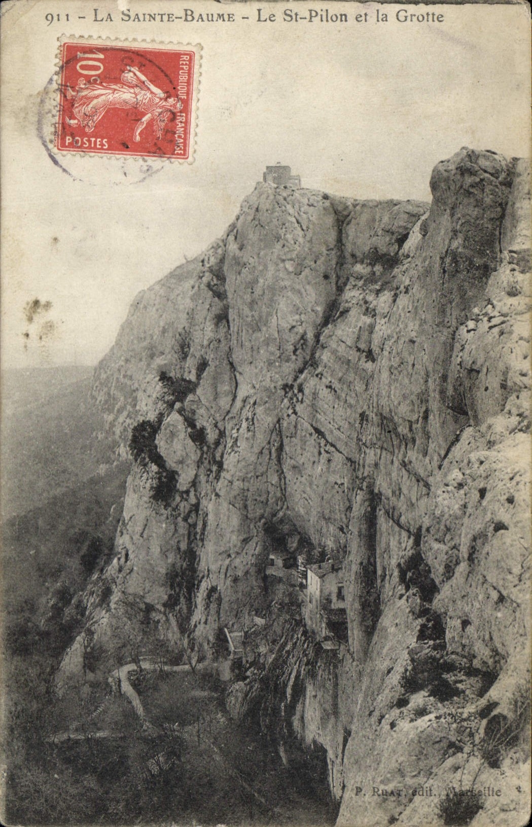 CPA La Sainte Baume Le St Pilon et la Grotte