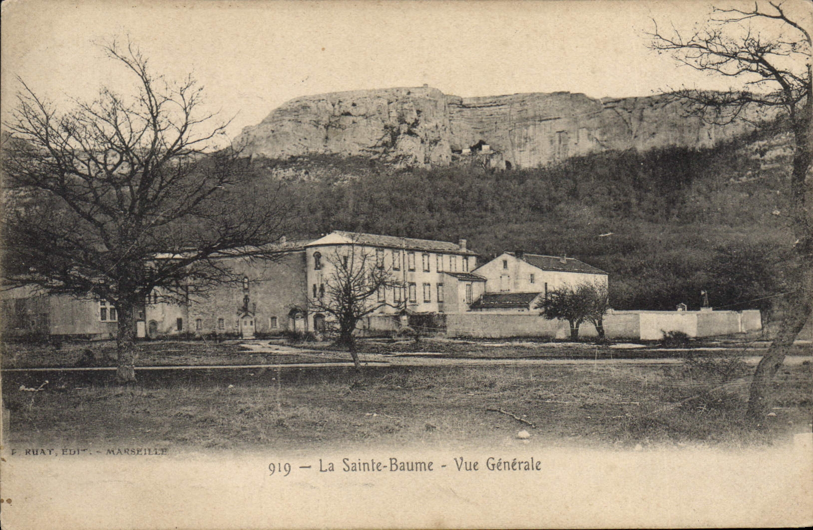 CPA La Sainte Baume Vue generale