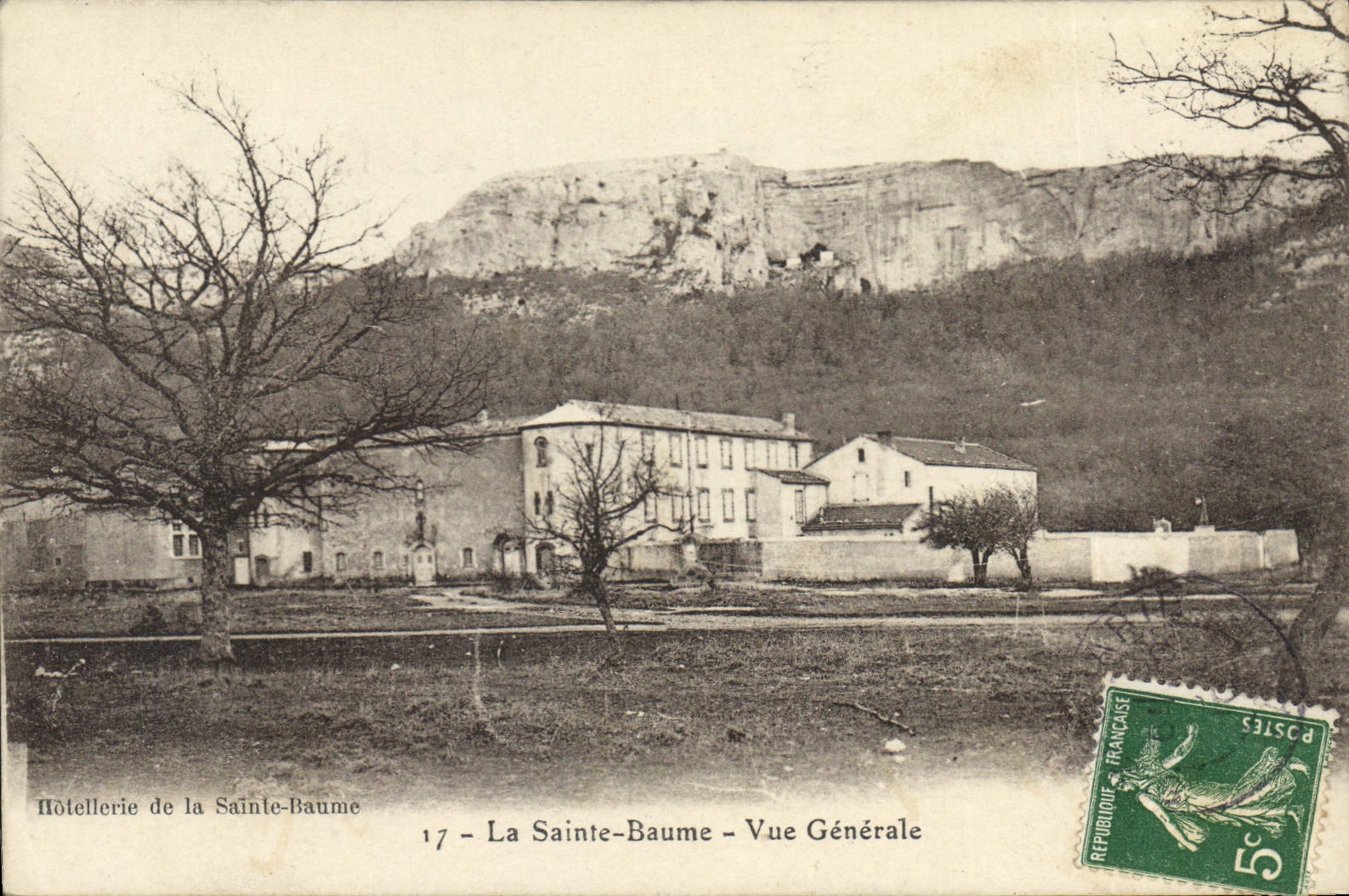 CPA La Sainte Baume Vue generale