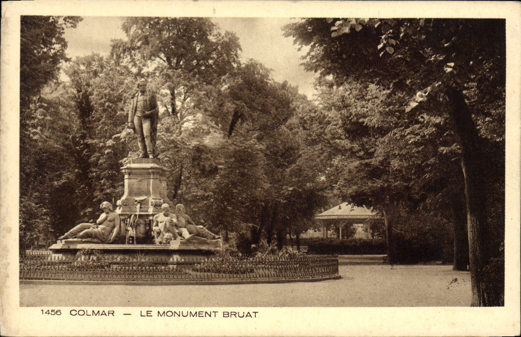 CPA Colmar Le Monument Bruat