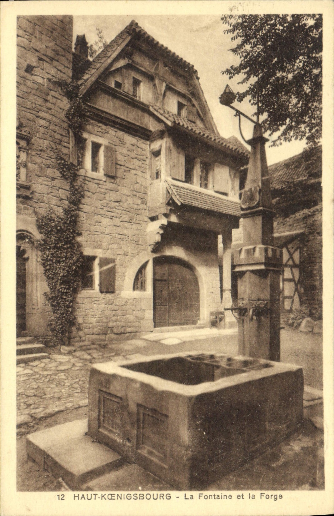 CPA Haut Koenigsbourg La Fontaine et la Forge