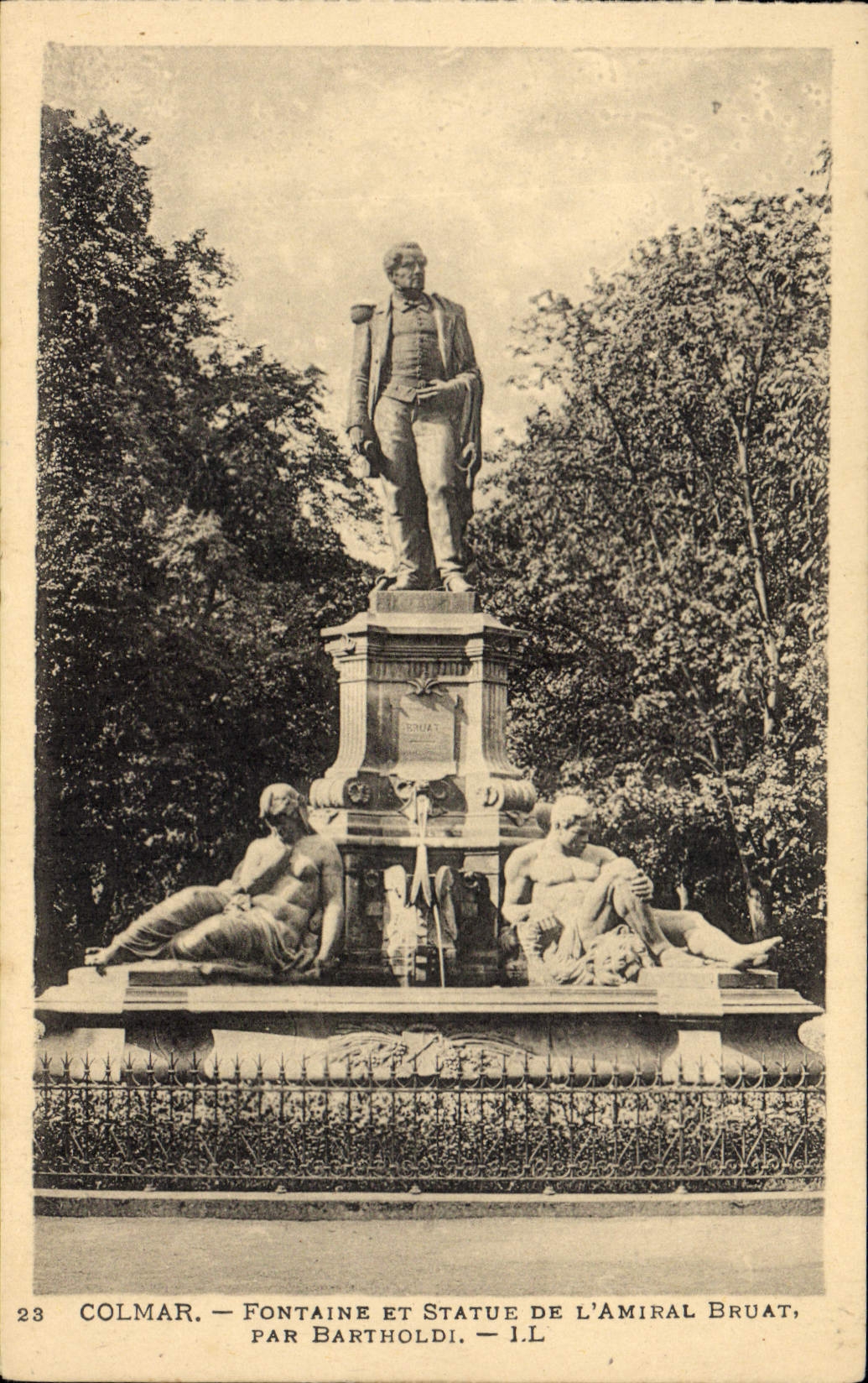 CPA Colmar Fontaine et Statue de L'Amiral Bruat Par Bartholdi 