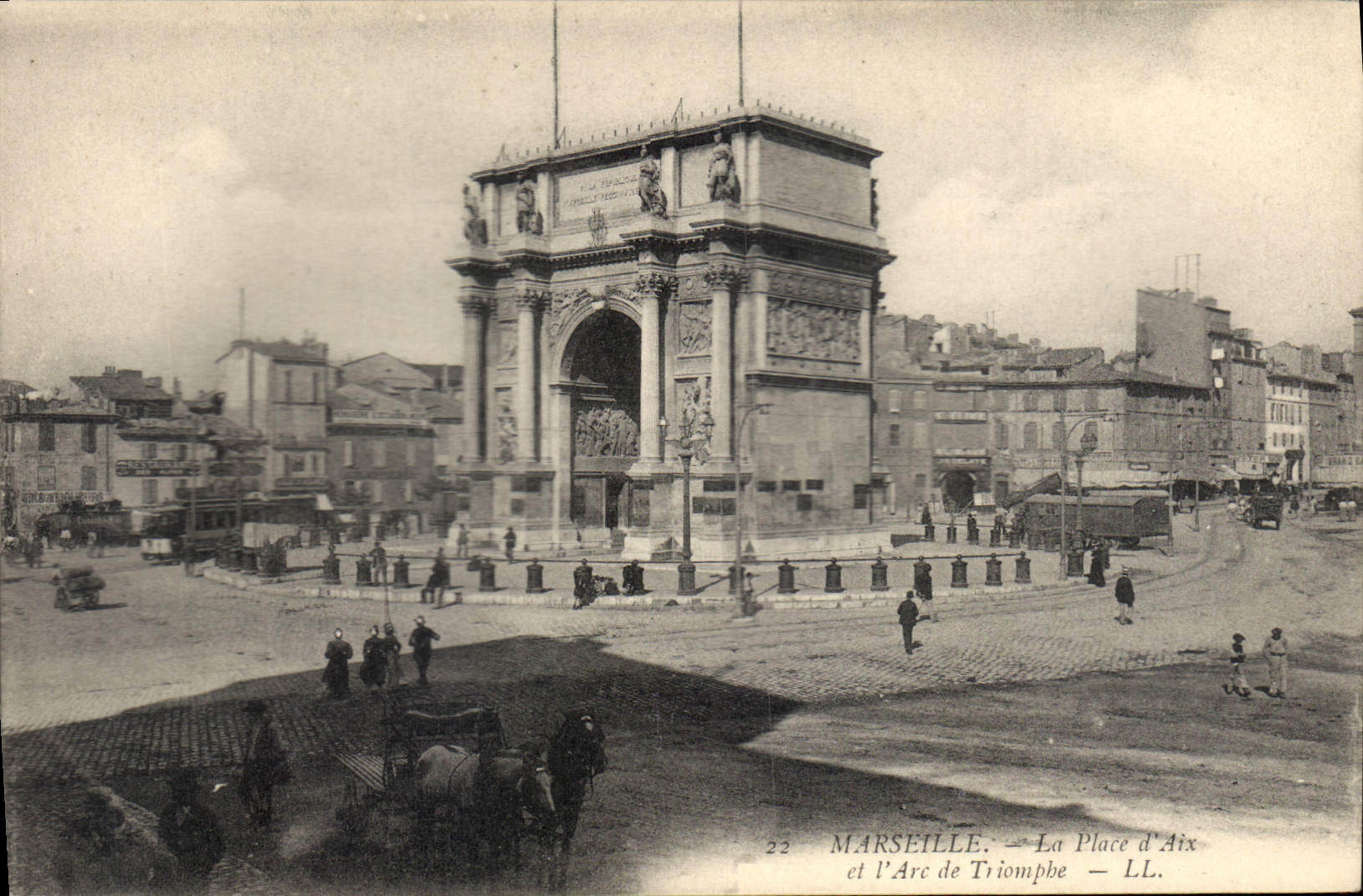 CPA Marseille La Place d'Aix et l'Arc de Triomphe 