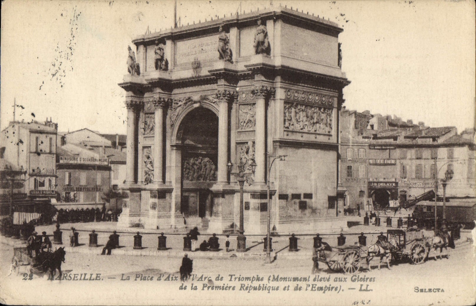 CPA Marseille La Plce d'Aix et l'Arc de Triomphe Monument eleve aux Gloire de la Premiers Republique