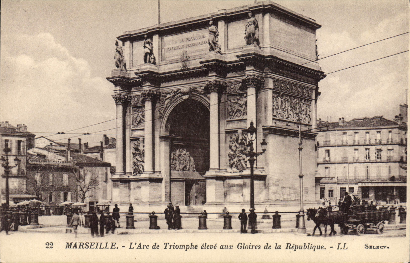 CPA Marseille L'Arc de Triomphe eleve aux Gloires de La Republique L L