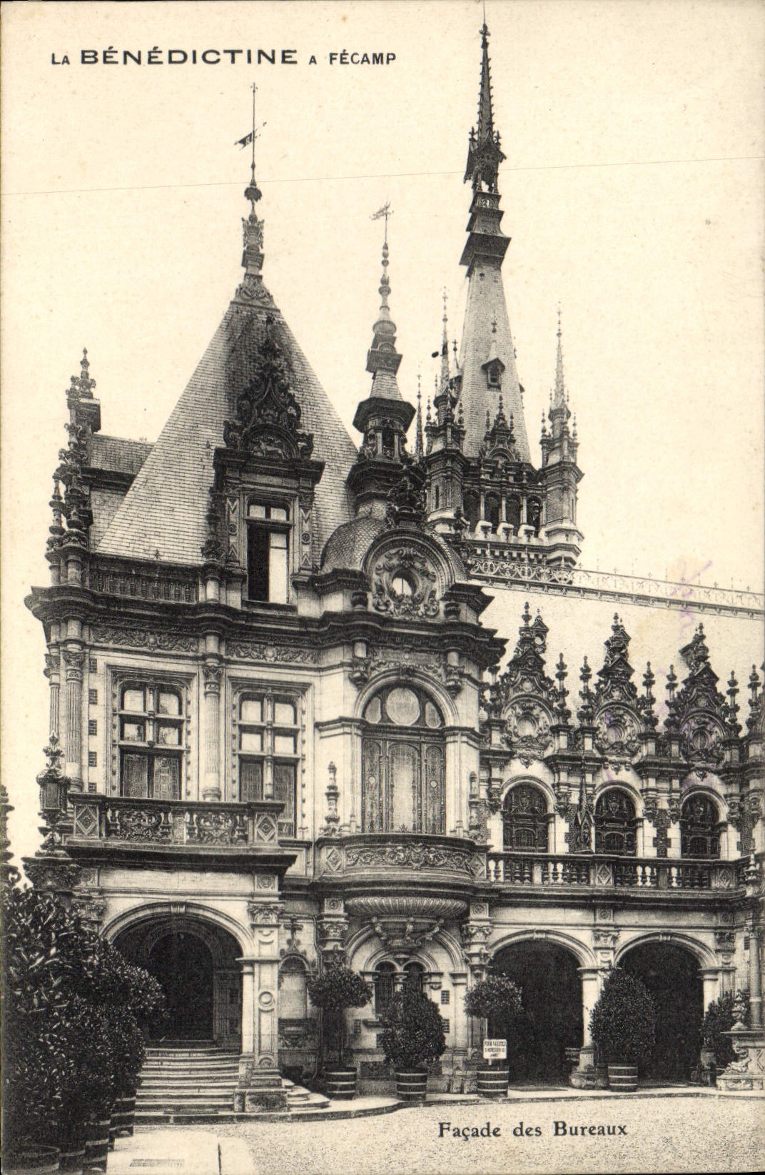 CPA La Benedictine a Fecamp Facade des Bureaux