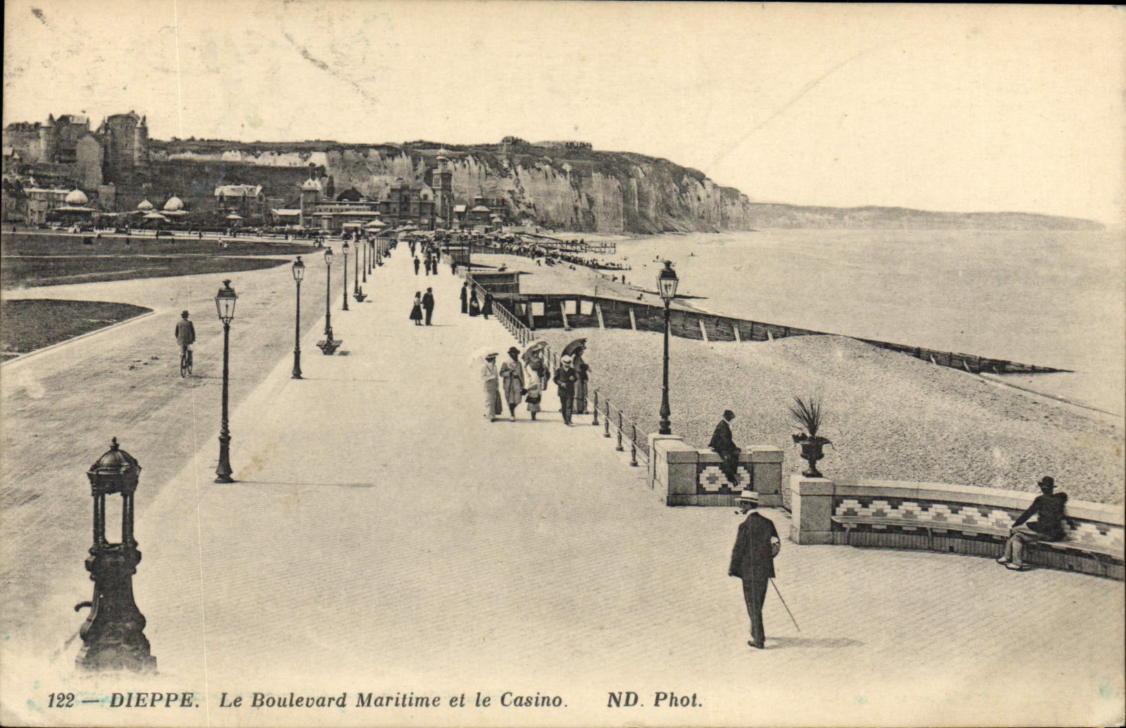 CPA Dieppe Le Boulevard Maritime et le Casino 