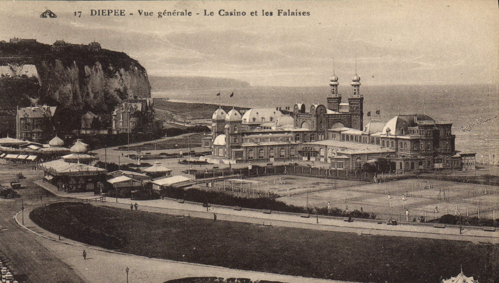 CPA Dieppe Vue Generale Le Casino et Les Falaises 
