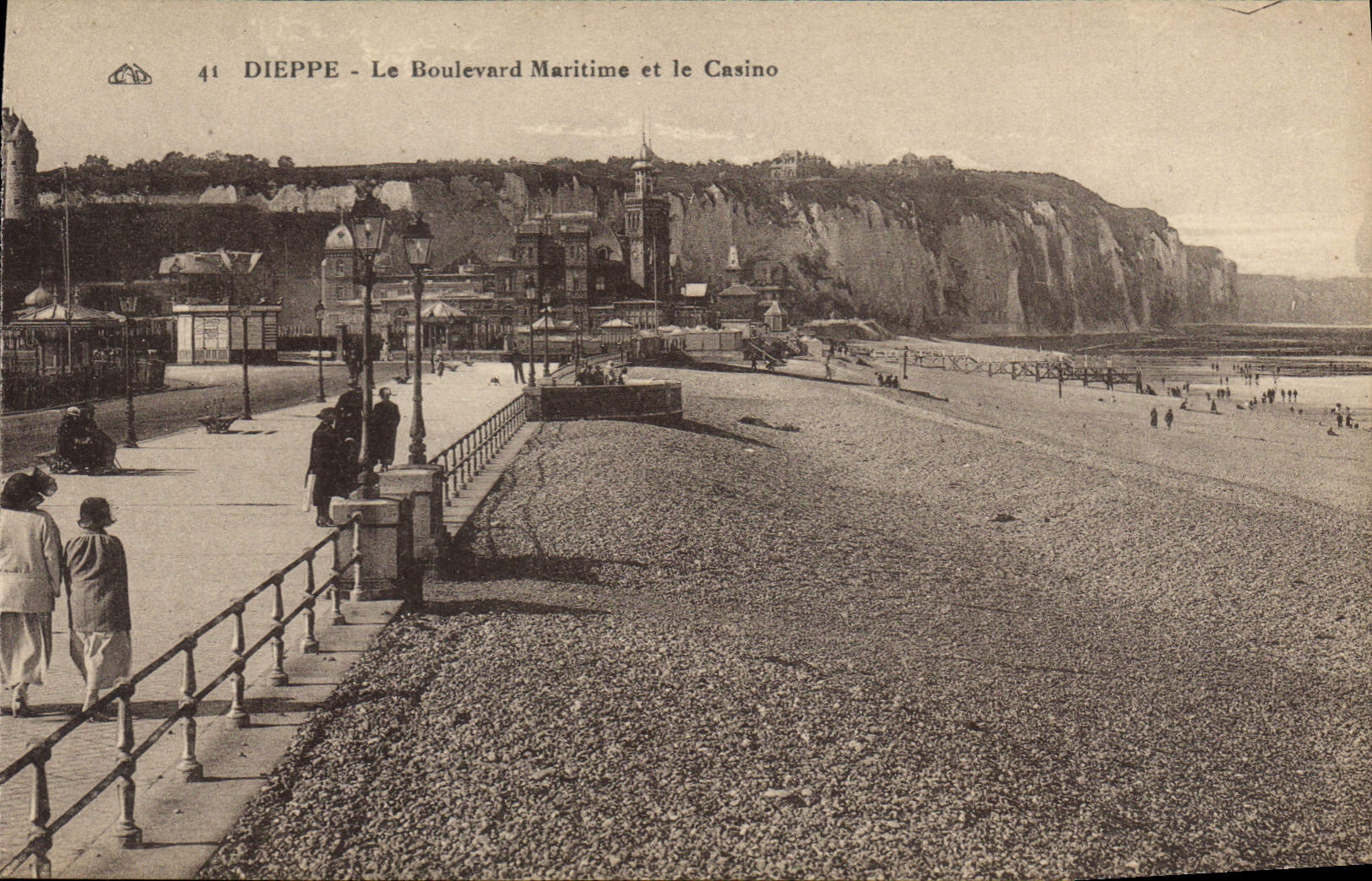 CPA Dieppe Le Boulevard Maritime et le Casino 