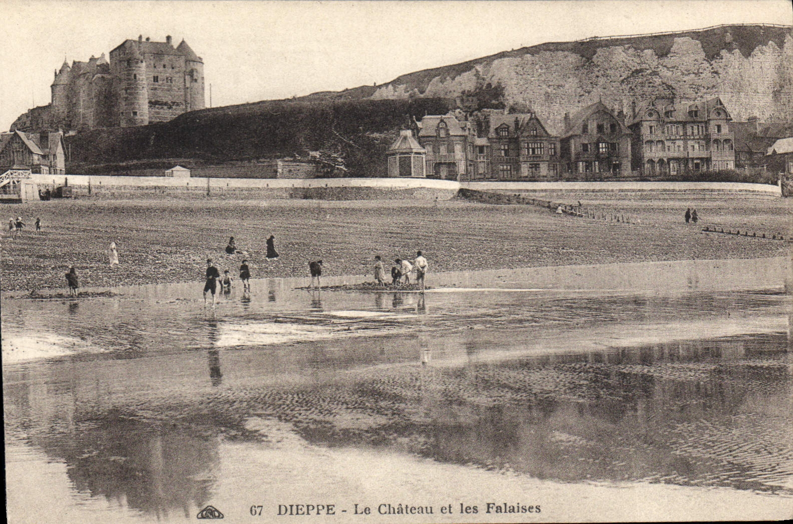 CPA Dieppe Le Chateau et les Falaises 