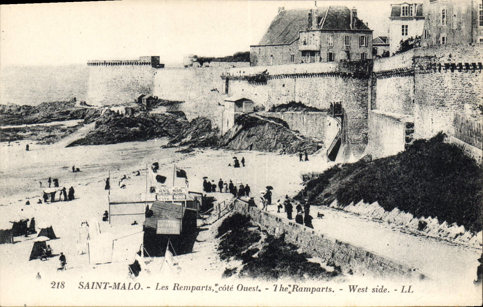 CPA Saint Malo Les Remparis Cote Ouest The Ramparts West Side 
