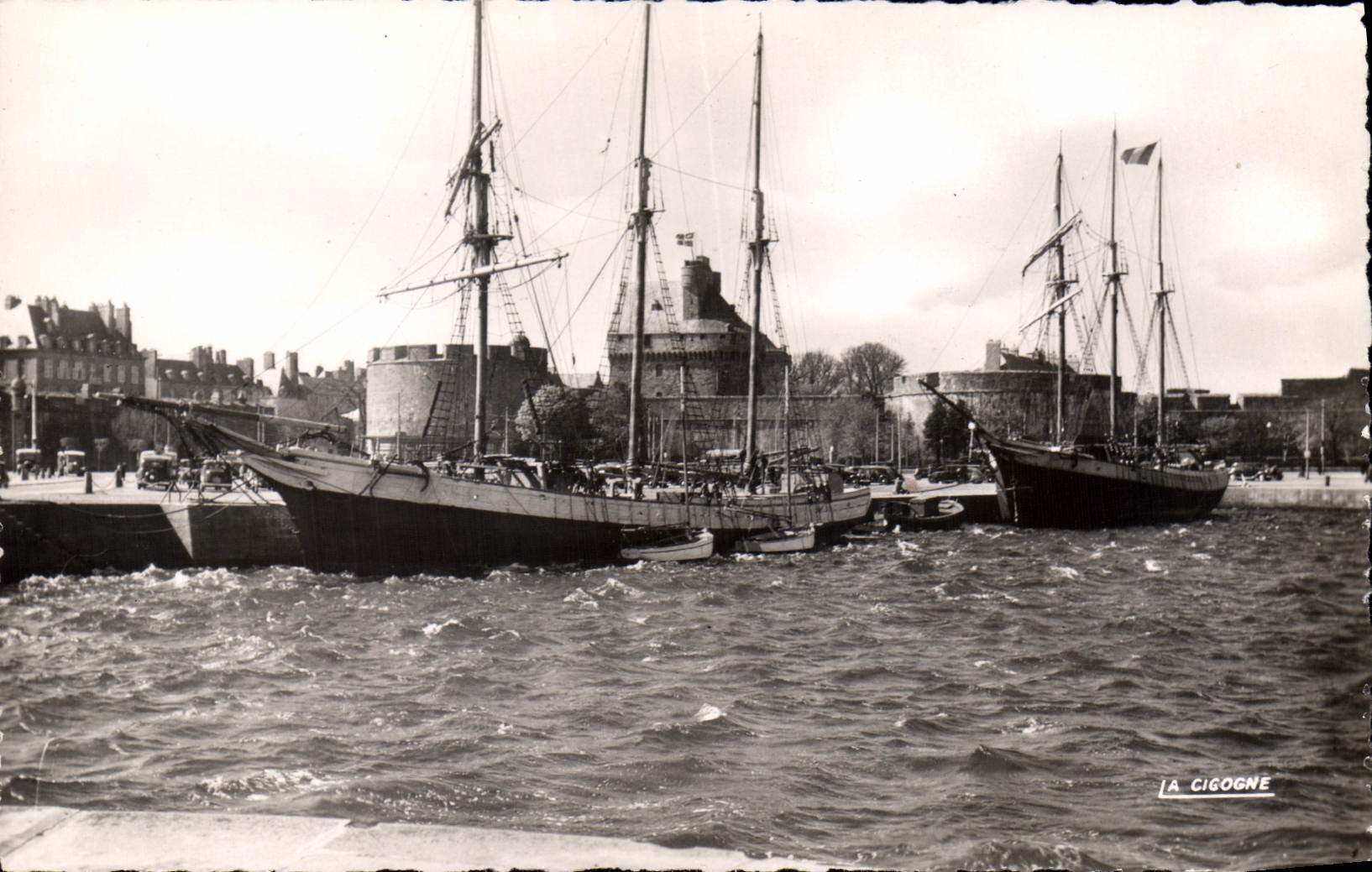 CPM Saint Malo Les Terre Neuvas Bateaux