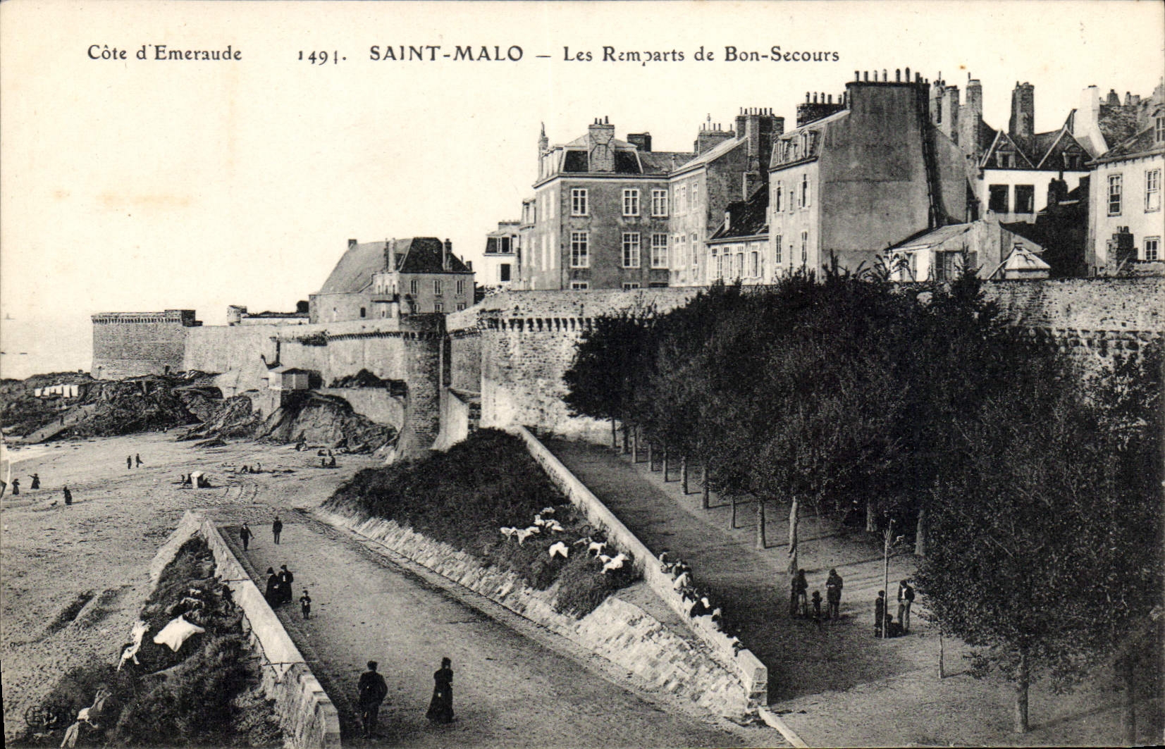 CPA Cote d'Emeraude Saint Malo Les Remparts de Bon Secours 