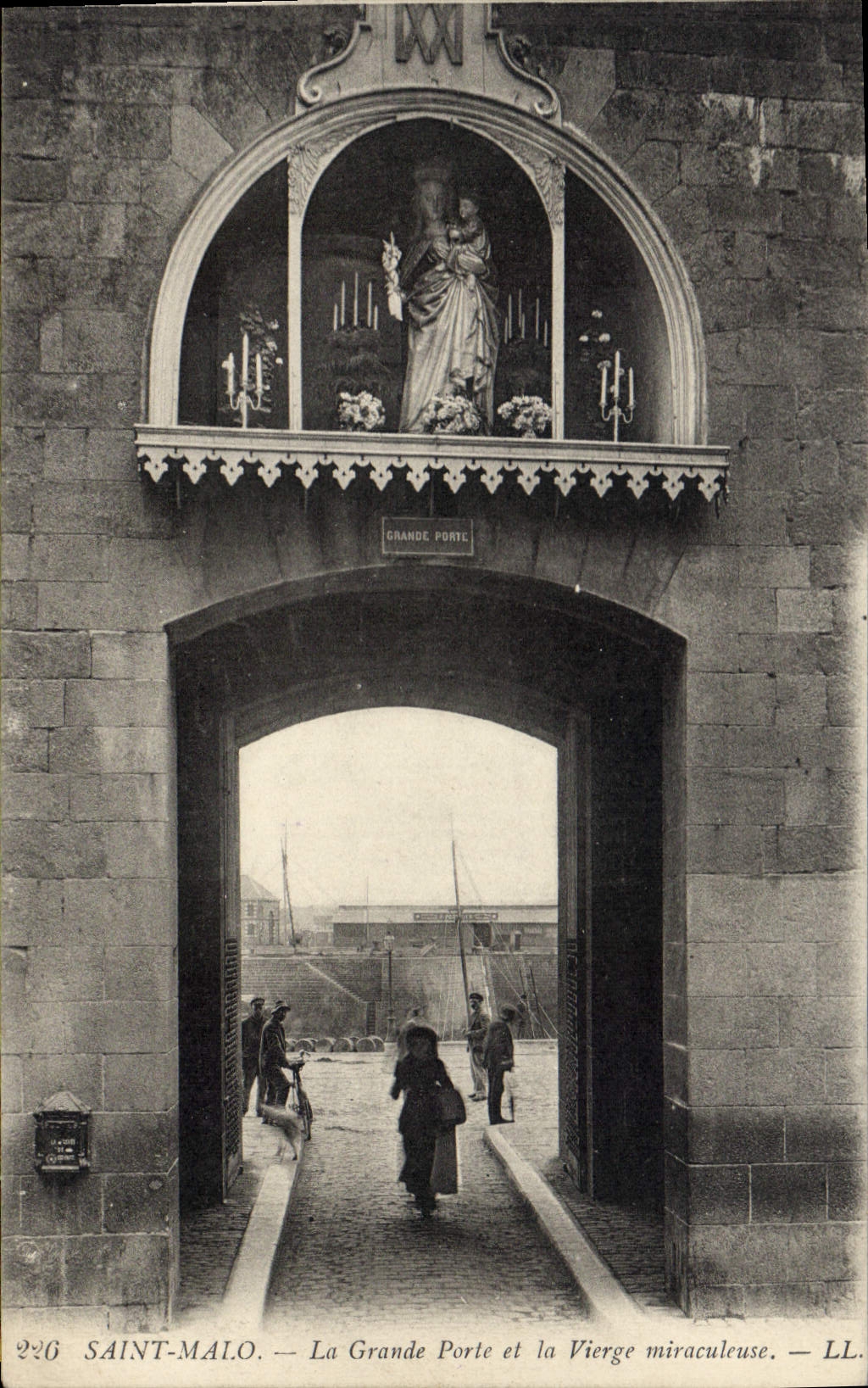 CPA Saint Malo La Grande Porte et la Vierge Miraculeuse 