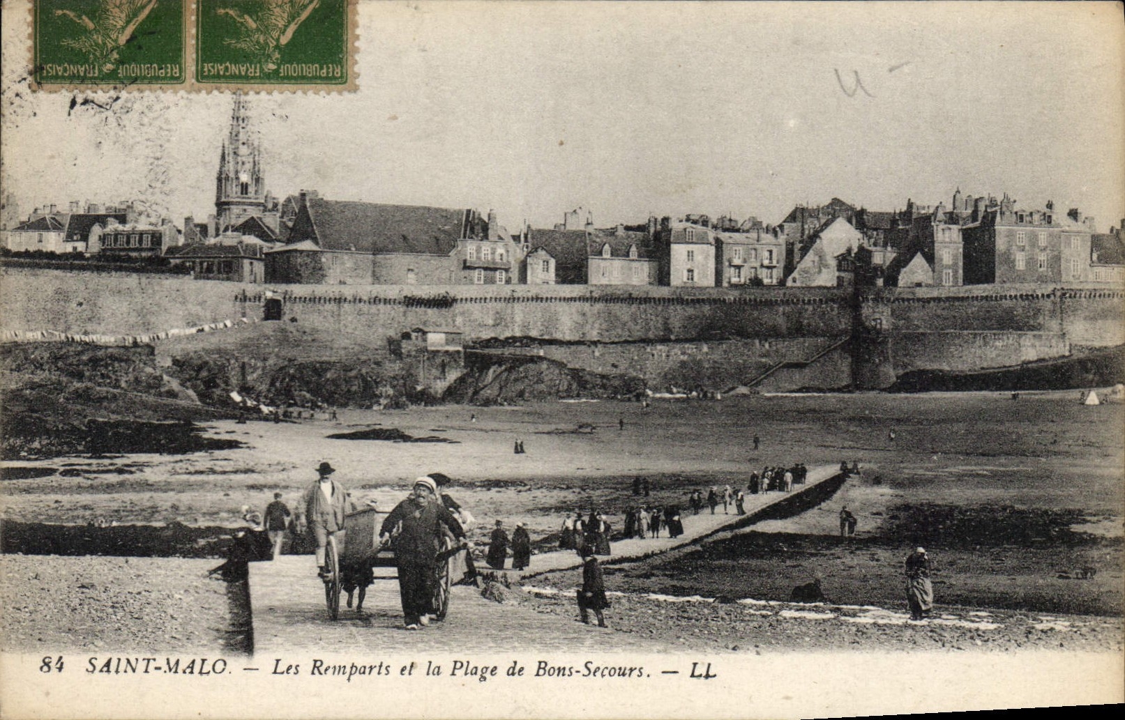 CPA Saint Malo Les Remparts et la Plage de Bons Secours 