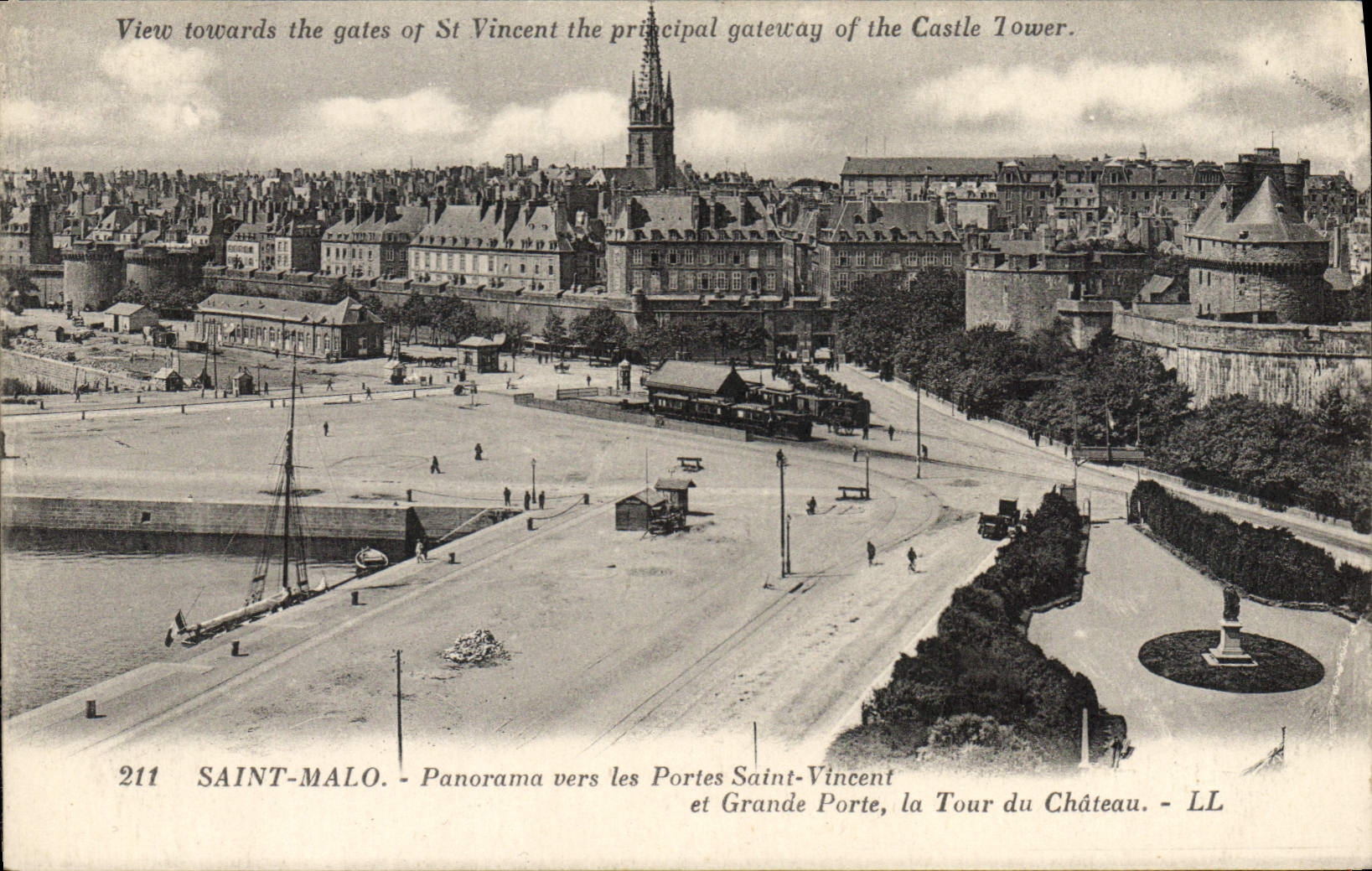 CPA Saint Malo Panorama vers les Portes Saint Vincent et Grande Porte la Tour du Chateau 