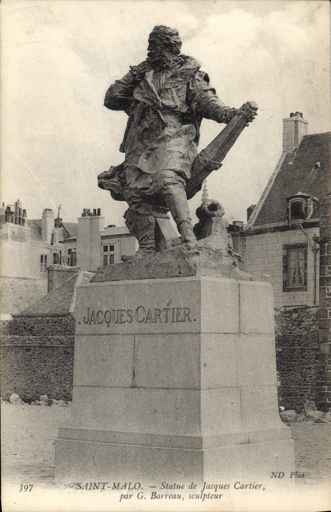CPA Saint Malo Statue de Jacques Cartier par G Barreau Sculpteur 