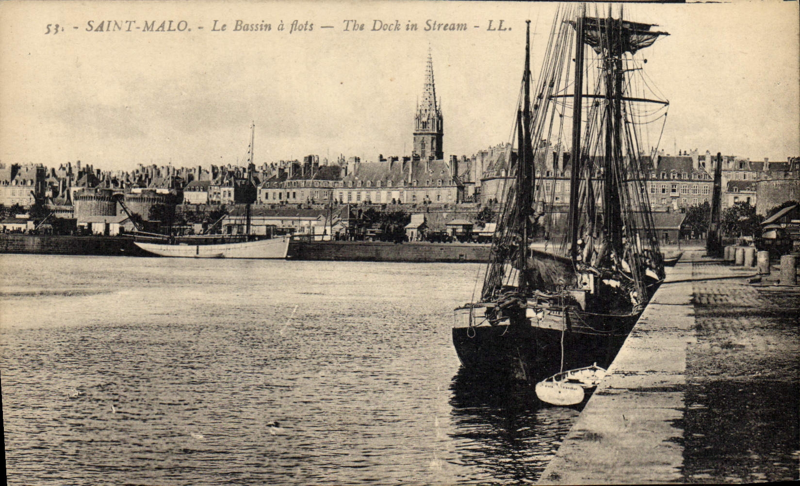 CPA Saint Malo Le Bassin A Flots Bateaux