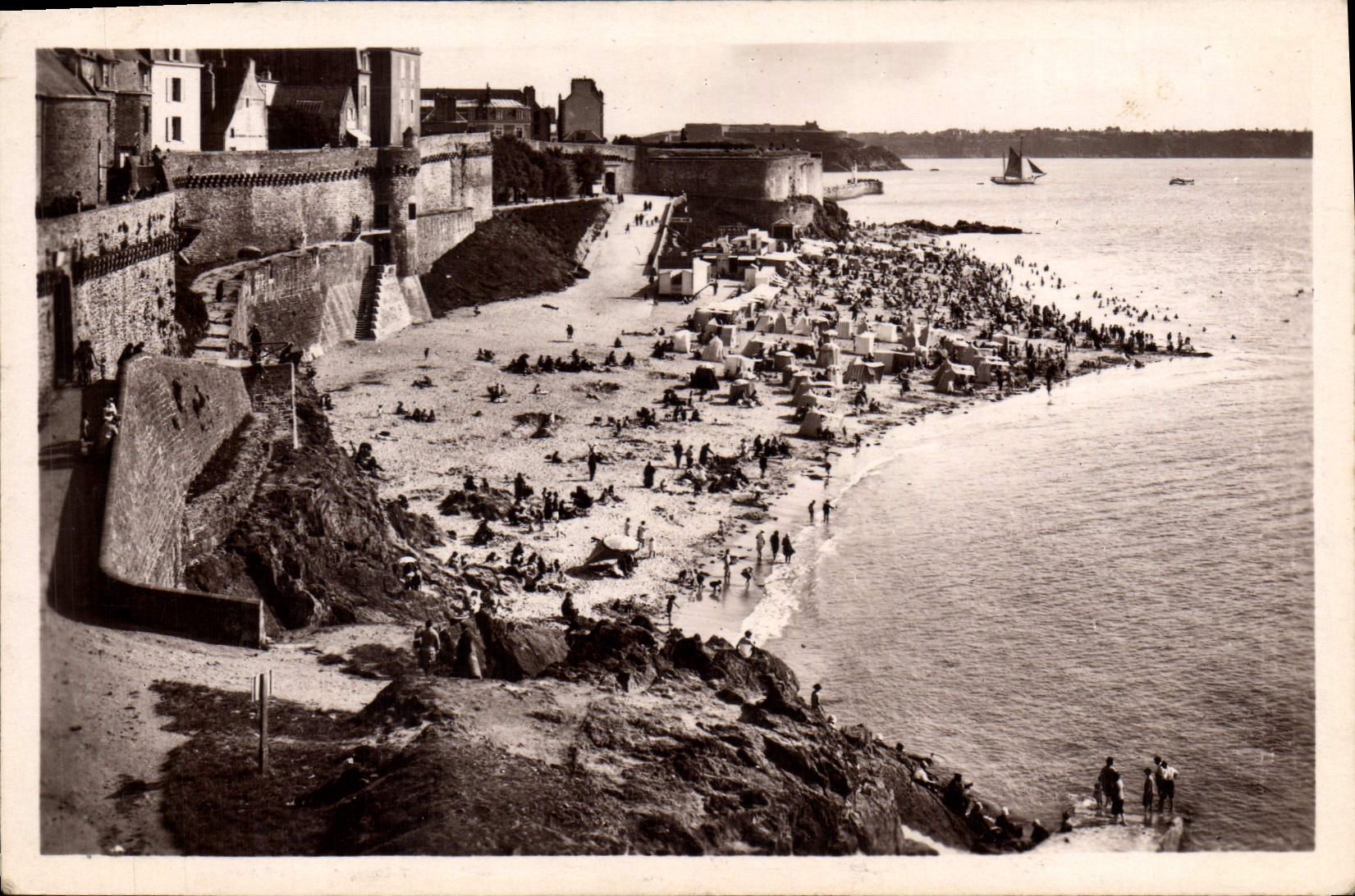 CPA Saint Malo La Plage Bon Secours a Maree Haute 