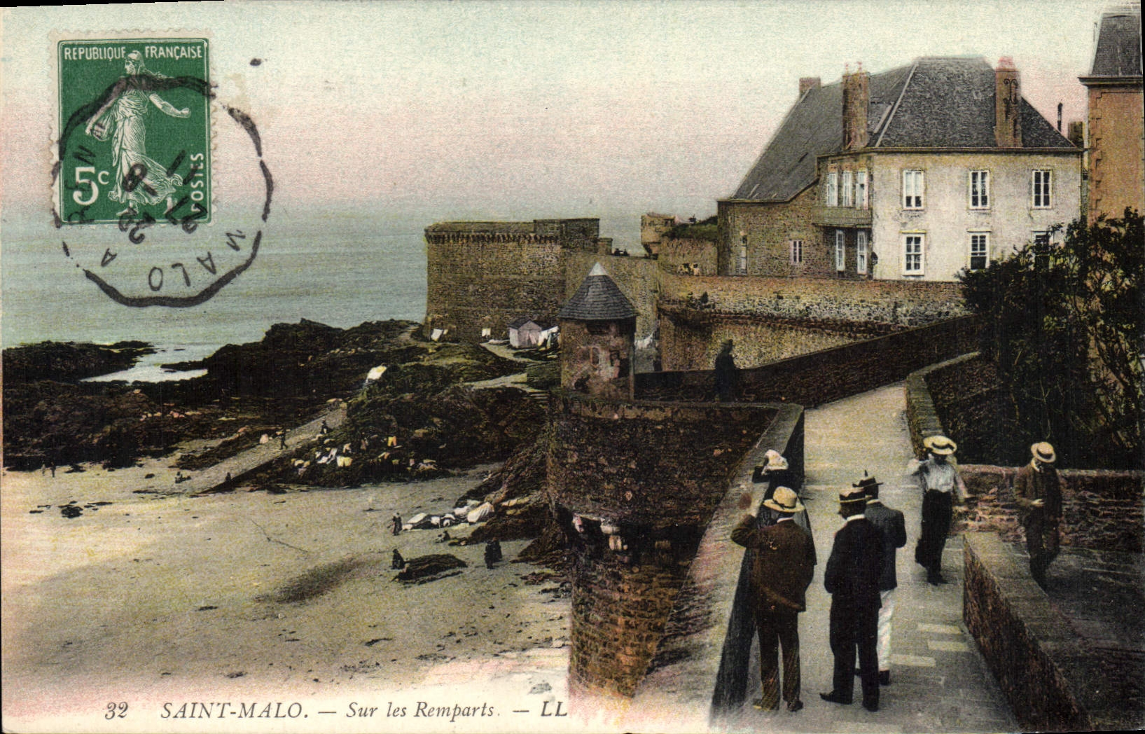 CPA Saint Malo sur les Remparts 