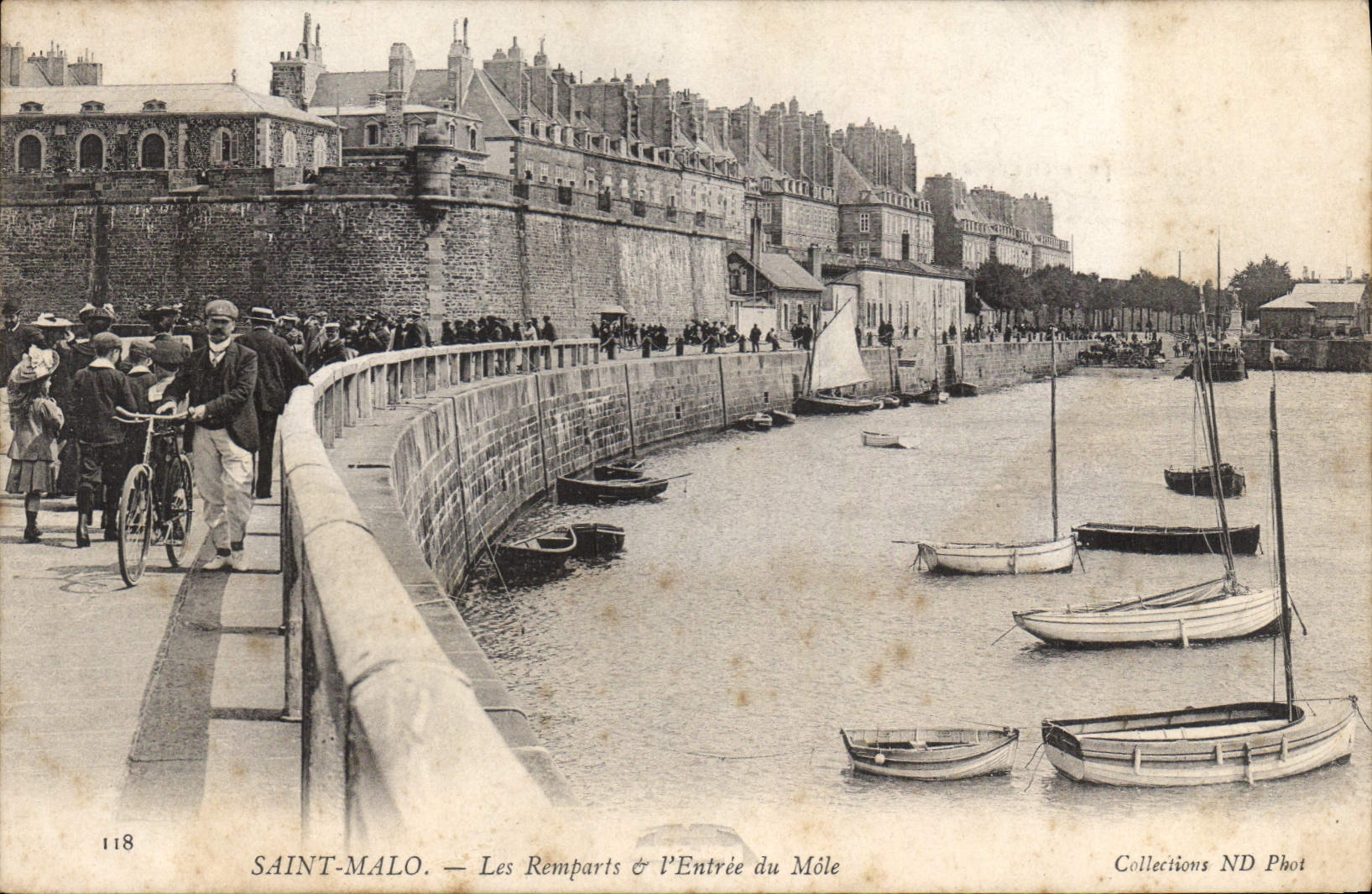 CPA Saint Malo Les Remparts l'Entree du Mole 