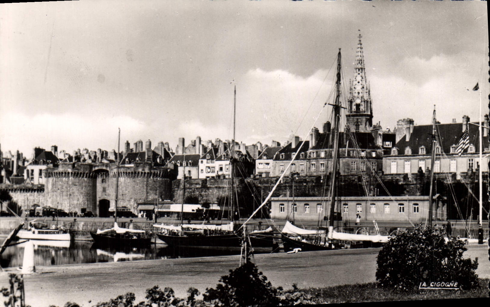 CPA Saint Malo I'lle et Vilaine La Grande Porte et les Bassins 