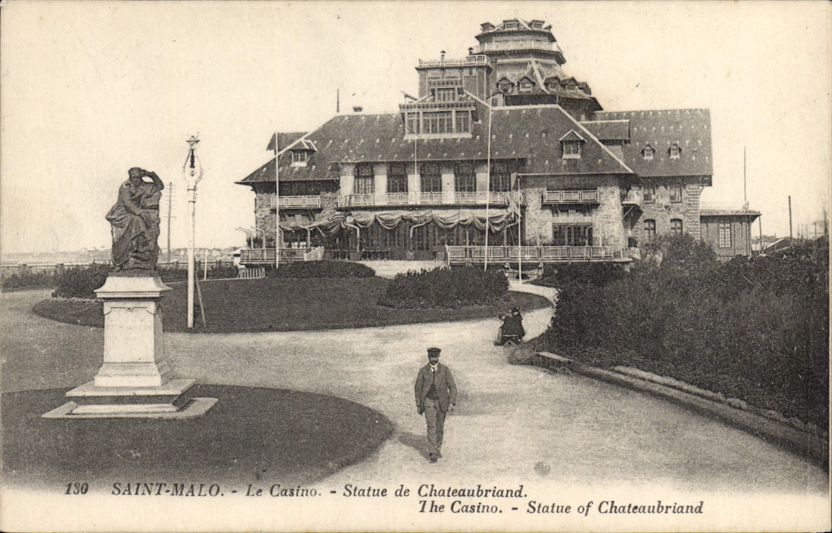 CPA Saint Malo Le Casino Statue de Chateaubriand The Casino Statue OF Chateaubriand 