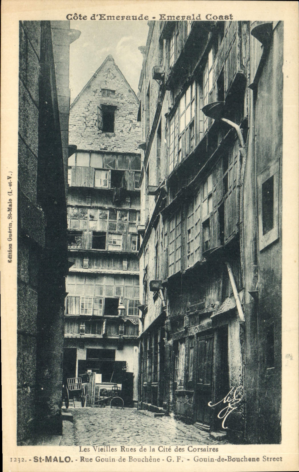 CPA Les Vieilles Rues de la Cite des Corsaires St Malo Rue Gouin de Bouchene 