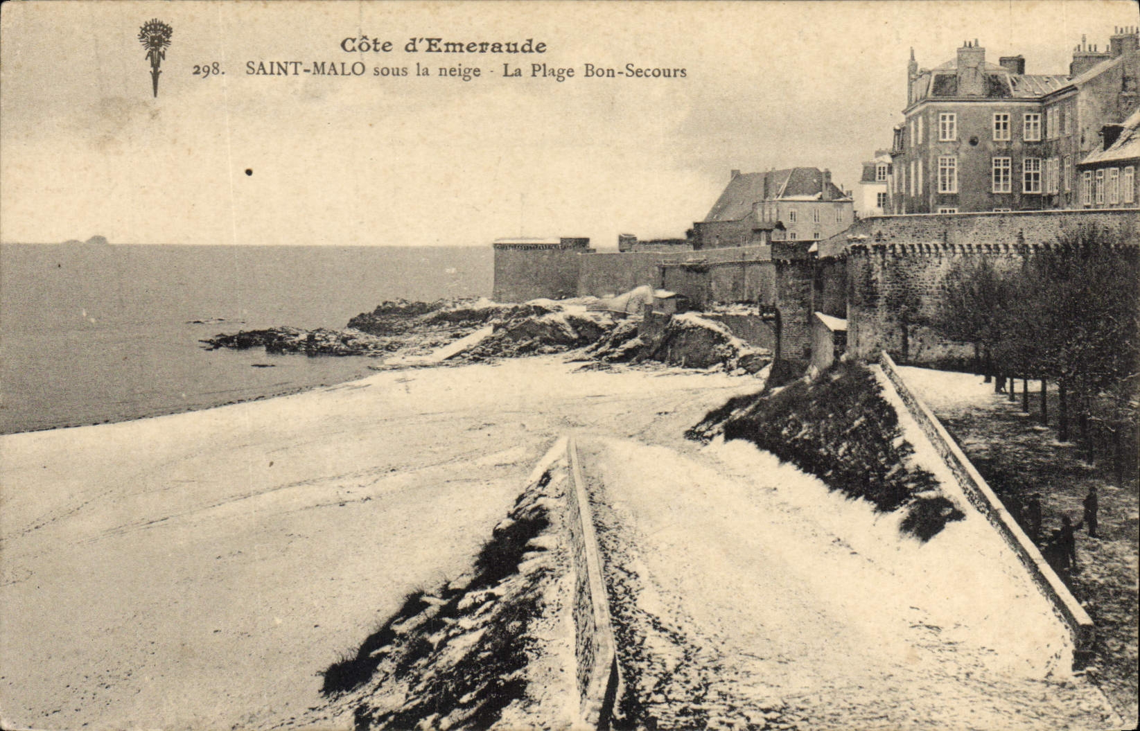 CPA Cote d'Emeraude Saint Malo sous la neige La Plage Bon Secours 