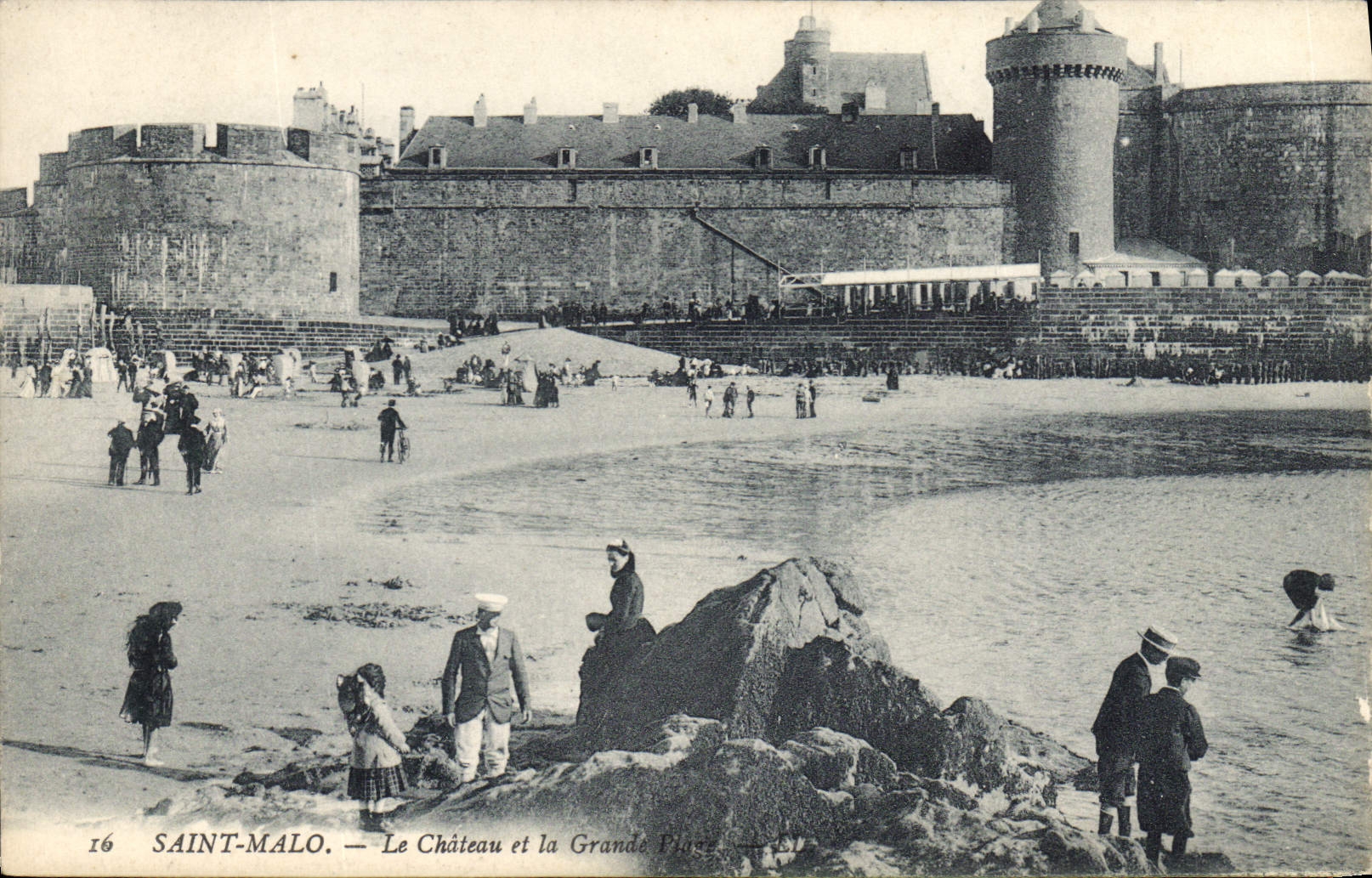 CPA Saint Malo Le Chateau et la Grande 