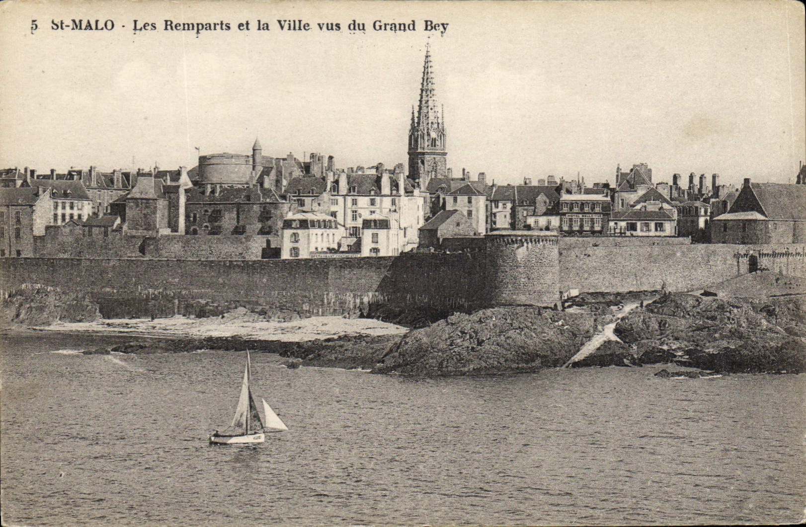 CPA St Malo Les Remparts et la Ville vus du Grand Bey 