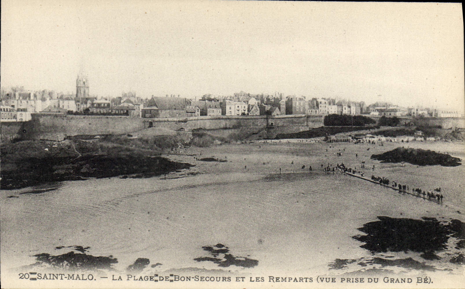 CPA Saint Malo La Plage de Bon Secours et les Remparts Vue prse du grand BE 