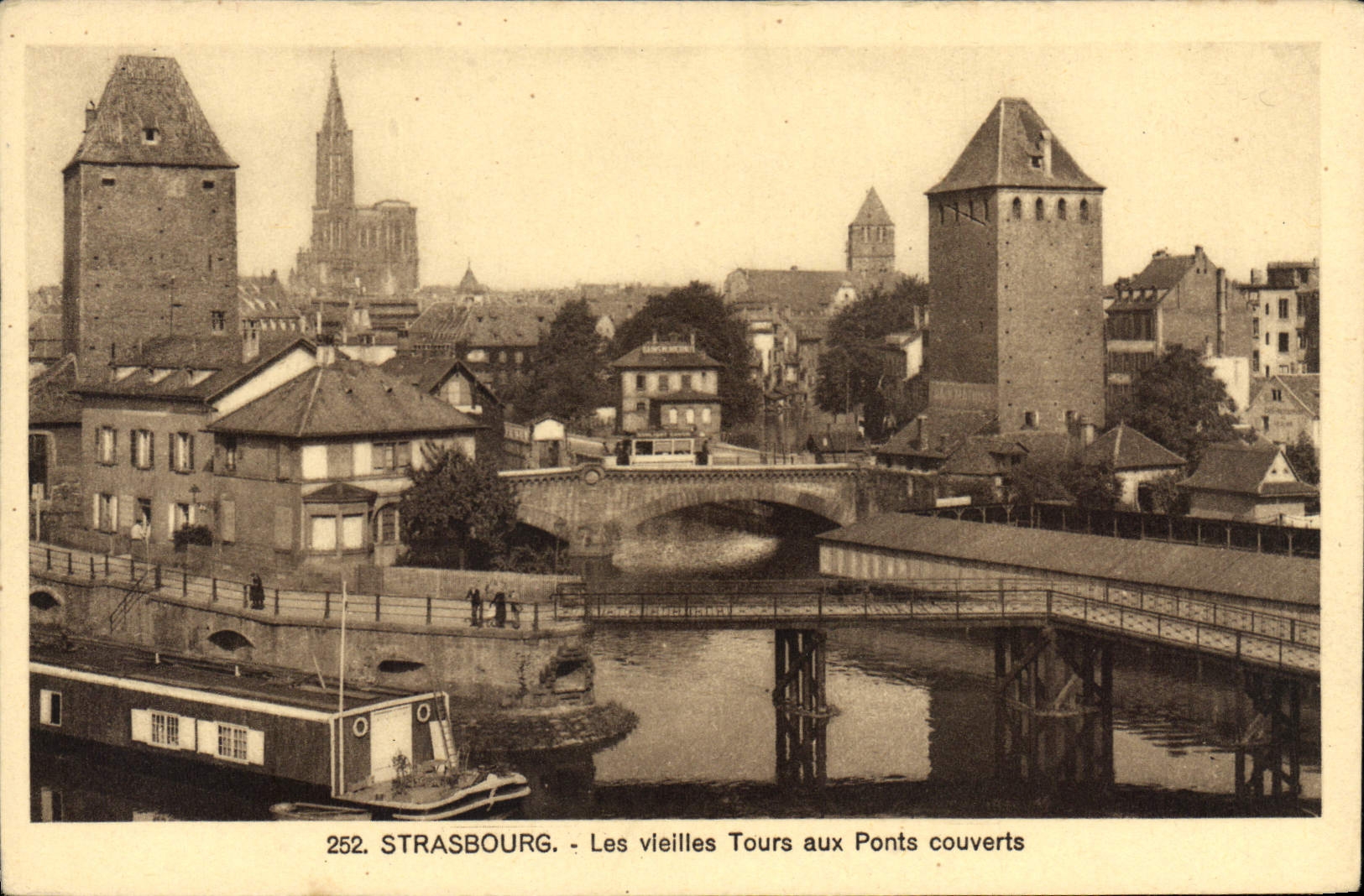 CPA Strasbourg Les vieilles Tours aux Ponts couverts 